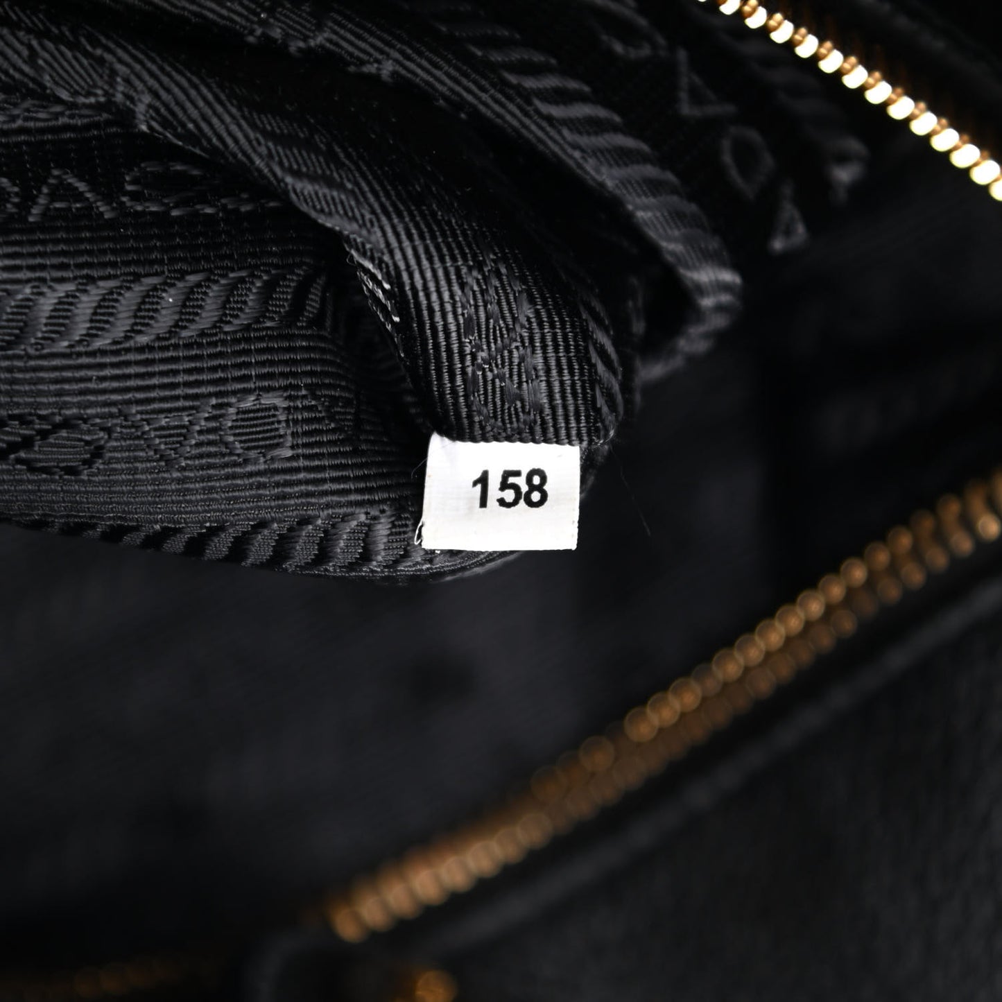 Vitello Daino Zippered Messenger Hobo Black