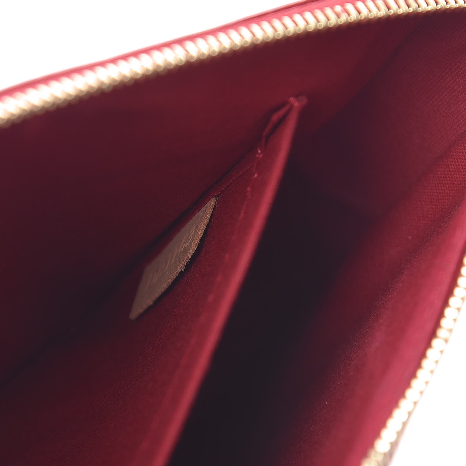 Louis Vuitton Vernis Pochette Accessories NM Pomme D'Amour 7 of 9