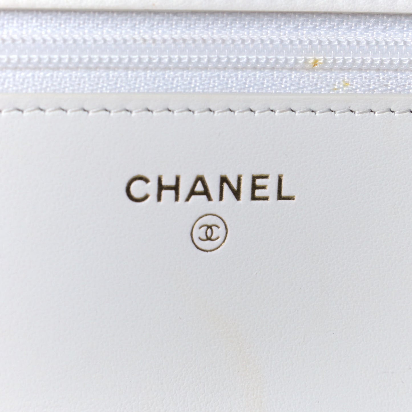Caviar Quilted Boy Wallet On Chain WOC White