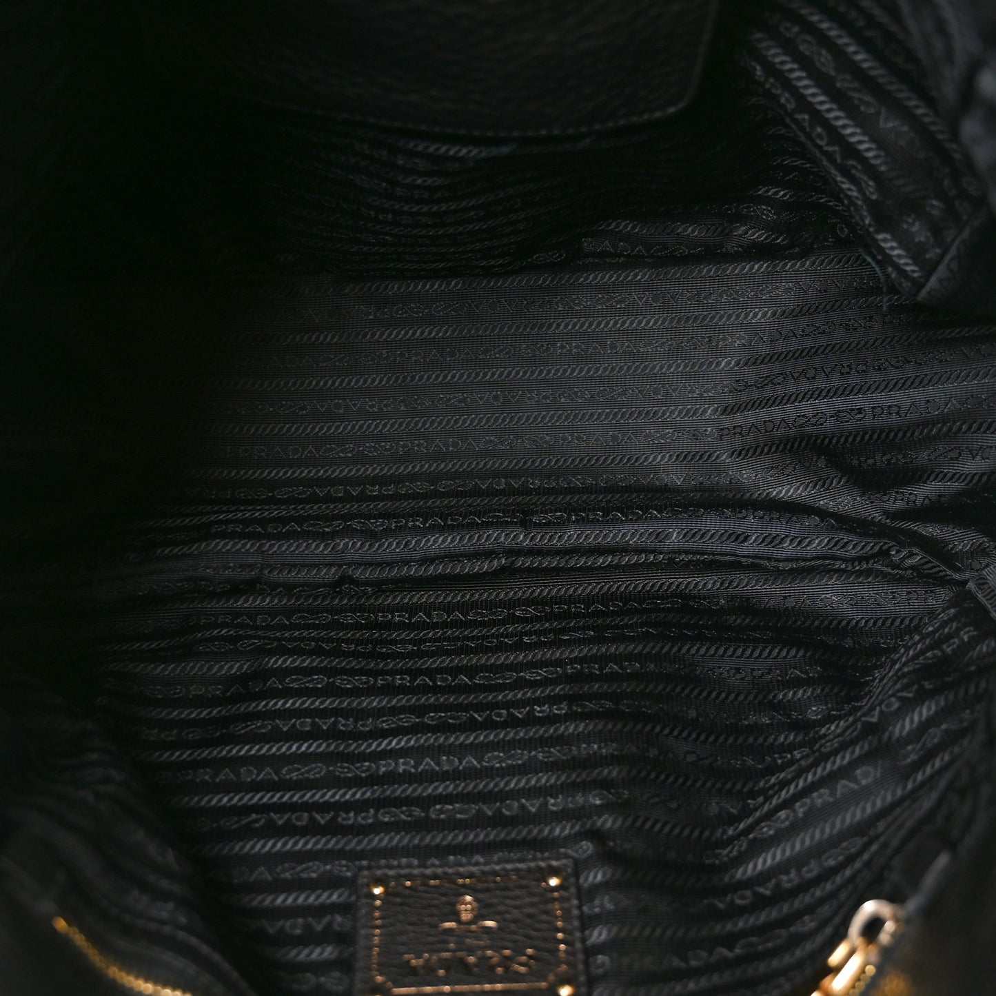Vitello Daino Pushlock Tote Black