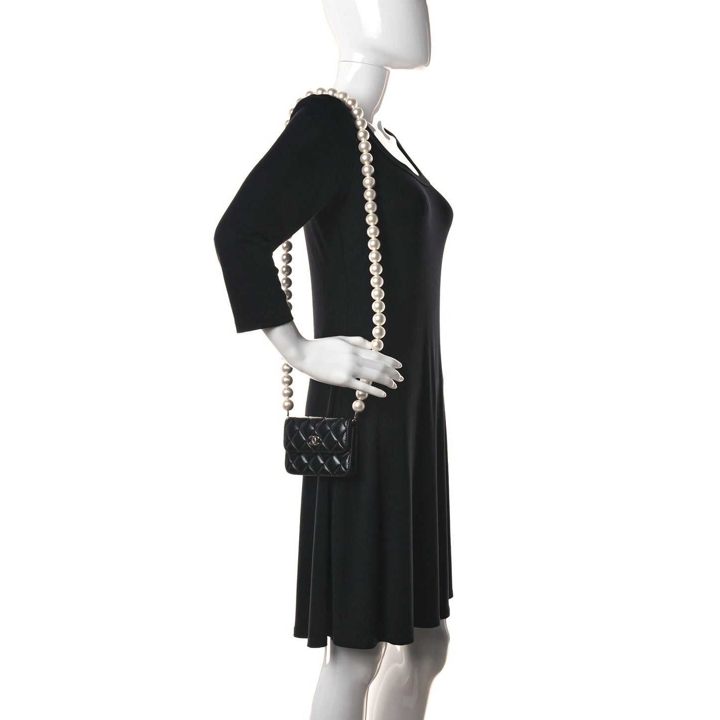 Calfskin Quilted Maxi Pearls Card Holder Flap With Chain Black