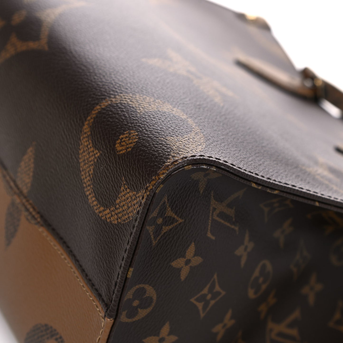 Reverse Monogram Giant Onthego MM