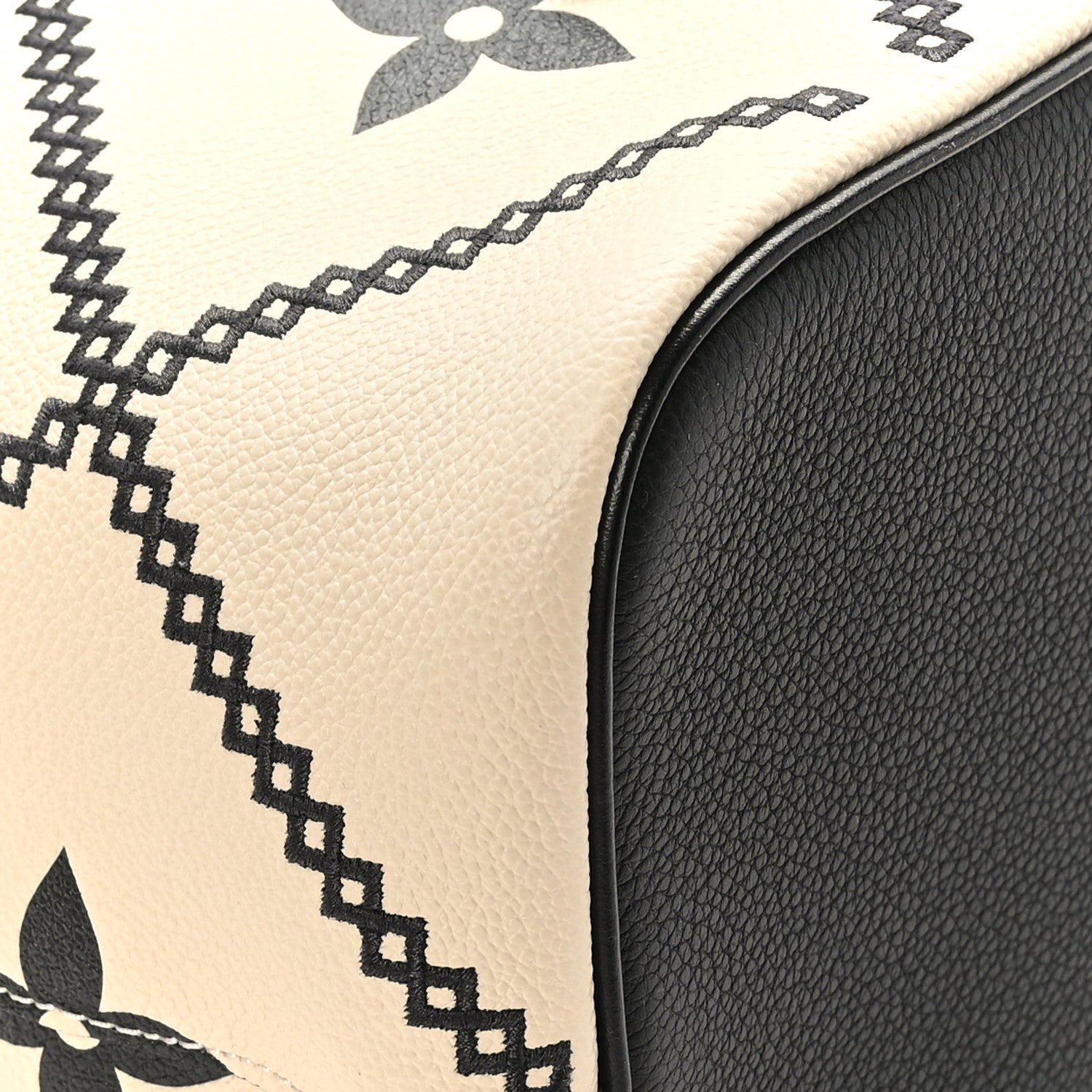 Louis Vuitton Empreinte Monogram Giant Broderies Neonoe MM Cream Black 9 of 12
