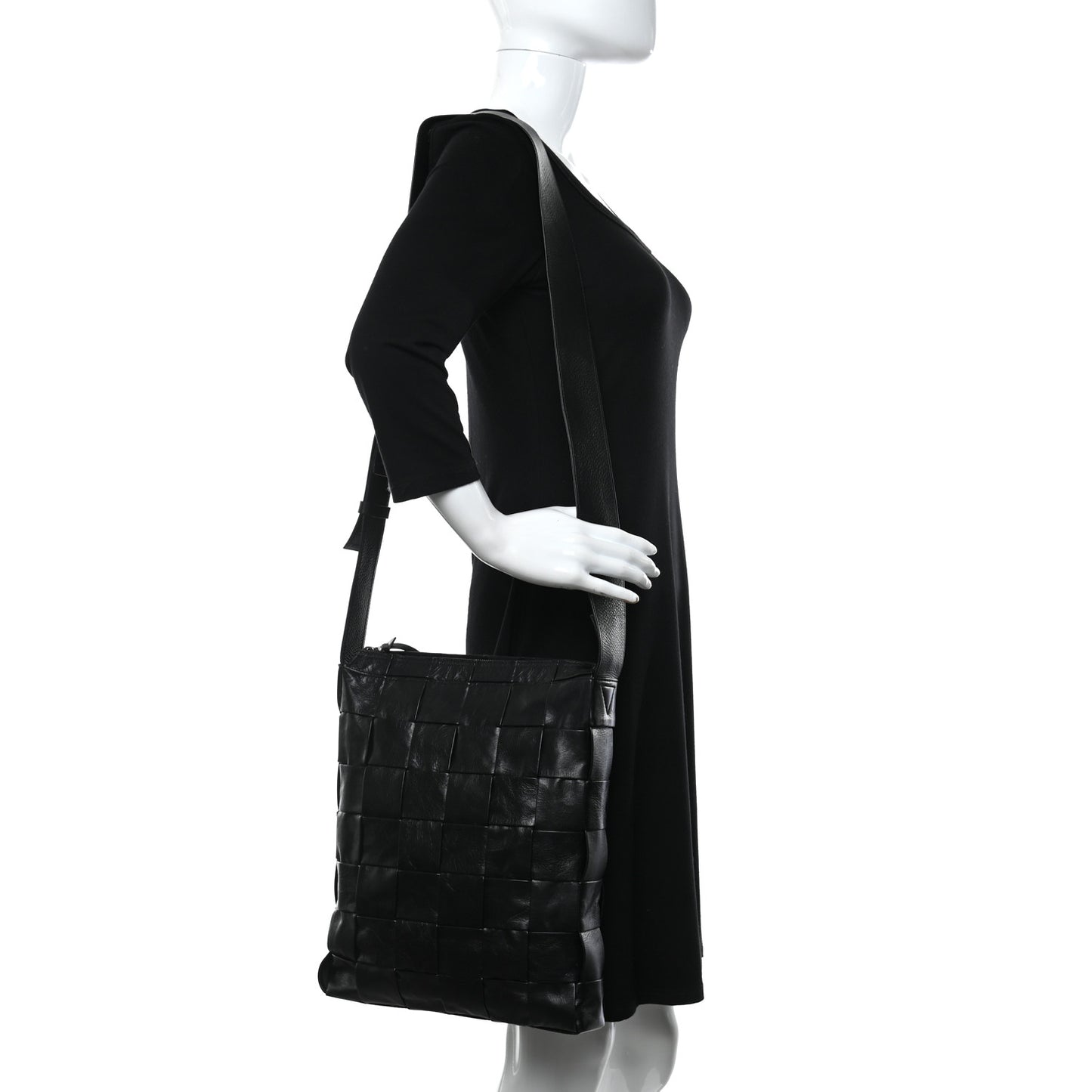 Paper Calfskin Maxi Intrecciato Cassette Messenger Black