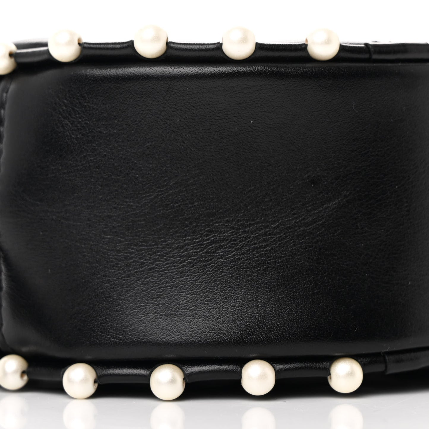 Calfskin Quilted Pearl Round Clutch With Chain Black