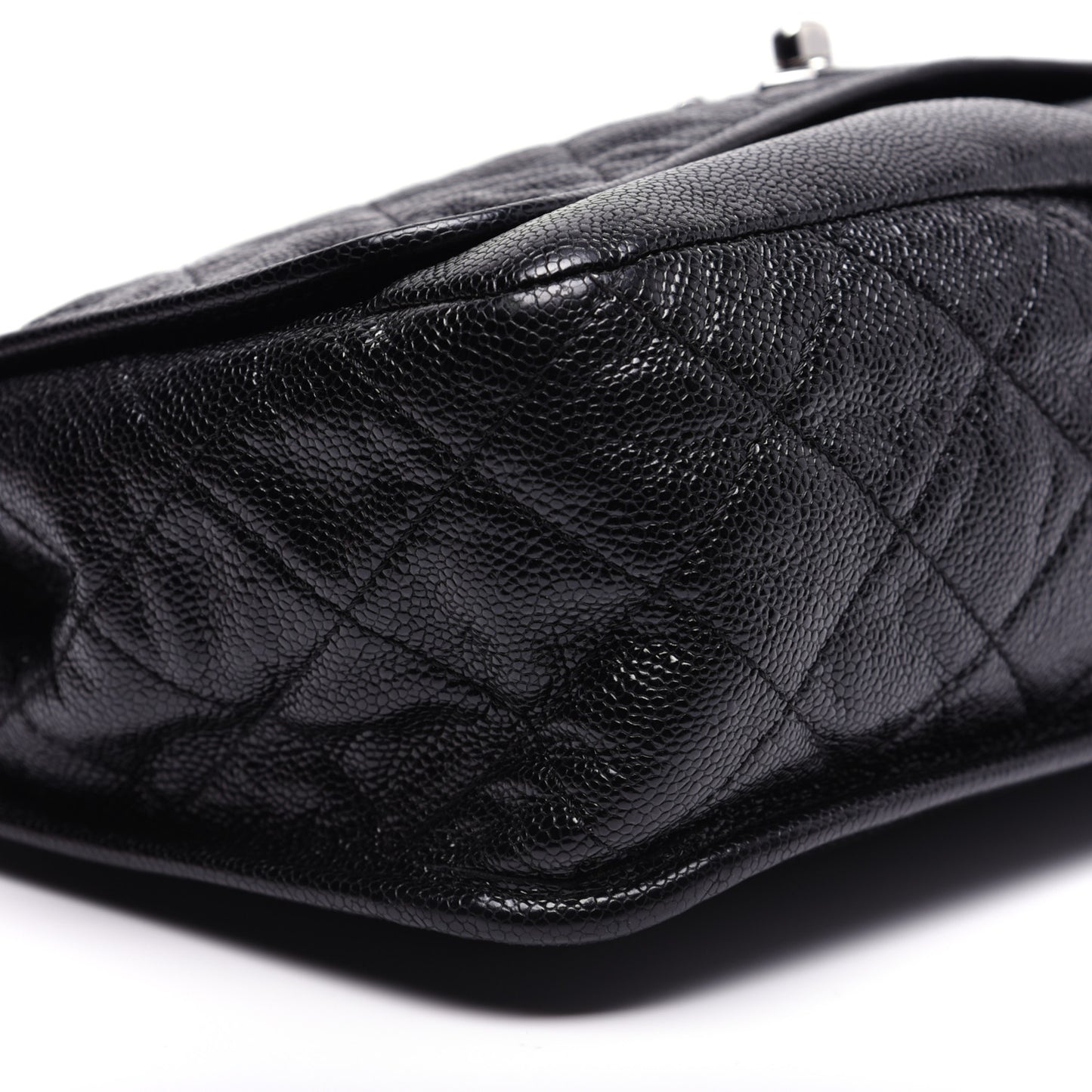 Grained Calfskin Large Natural Beauty Flap Black