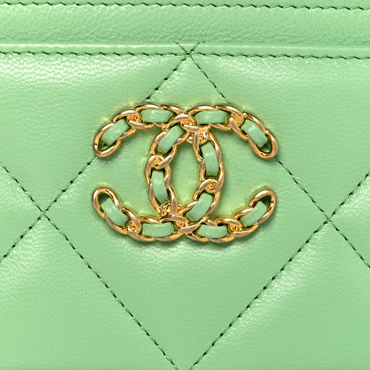 Shiny Goatskin Quilted Chanel 19 Card Holder Green