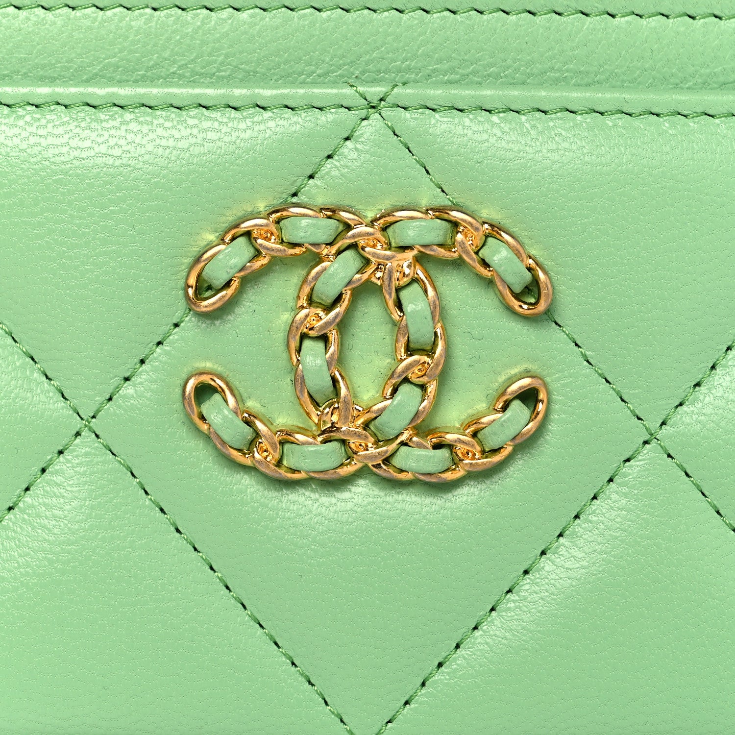 Chanel Shiny Goatskin Quilted Chanel 19 Card Holder Green 8 of 10