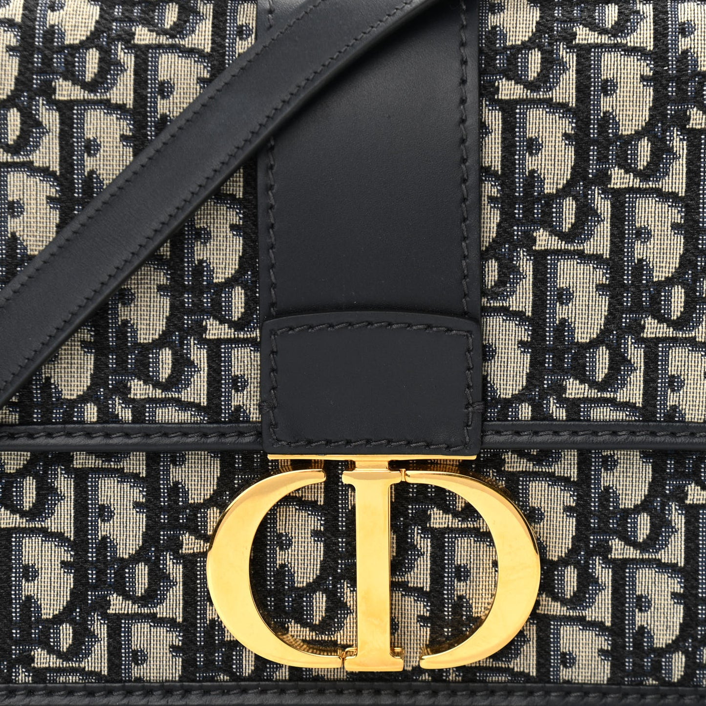 Oblique 30 Montaigne Flap Bag Blue