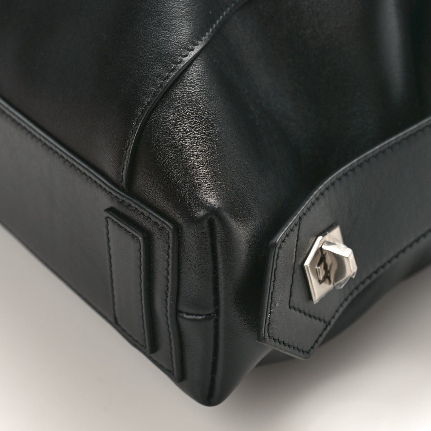 Smooth Calfskin Small Soft Antigona Black