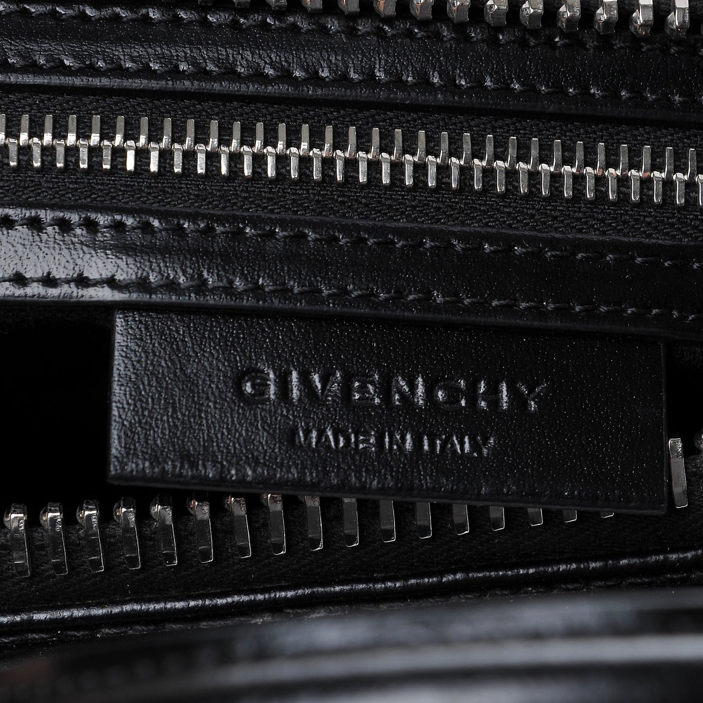 Shiny Lord Calfskin Small Antigona Black