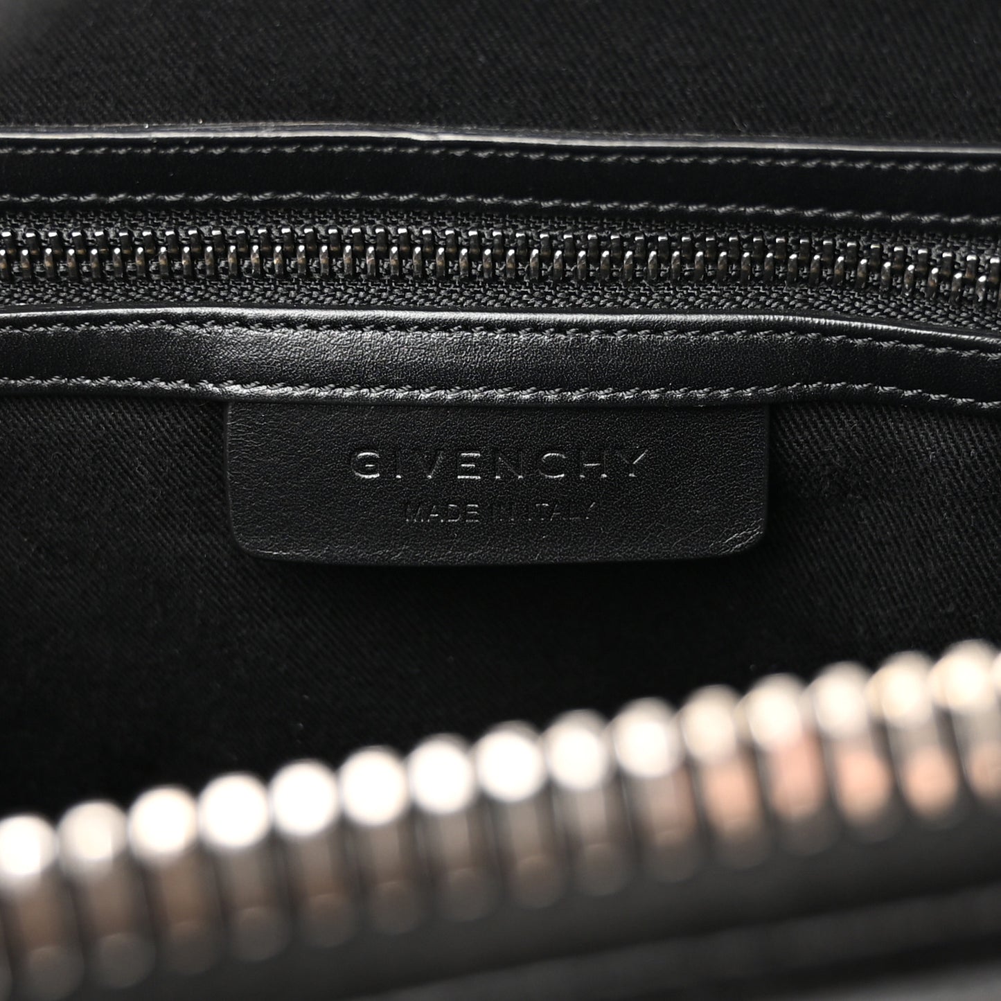 Shiny Lord Calfskin Medium Antigona Black