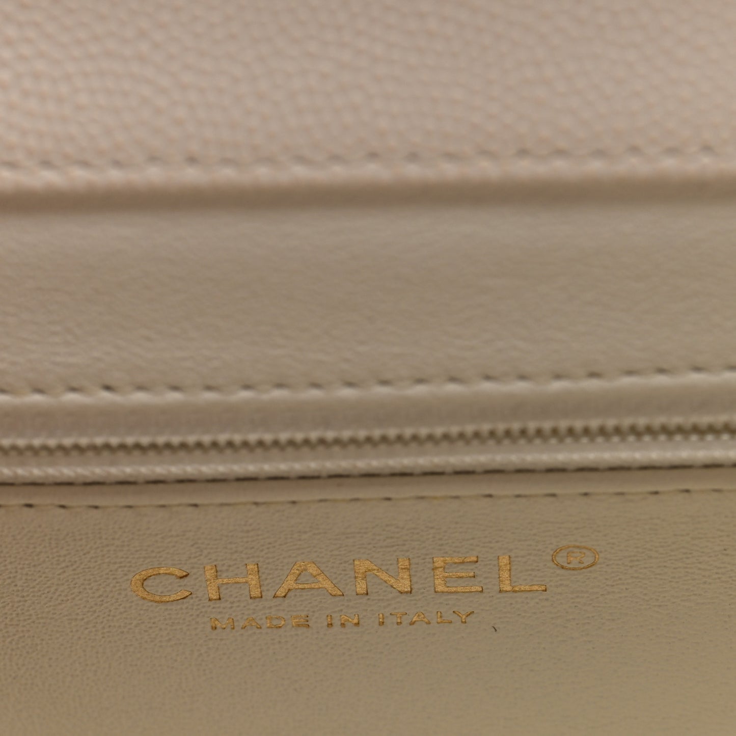 Caviar Quilted Medium Business Affinity Flap White