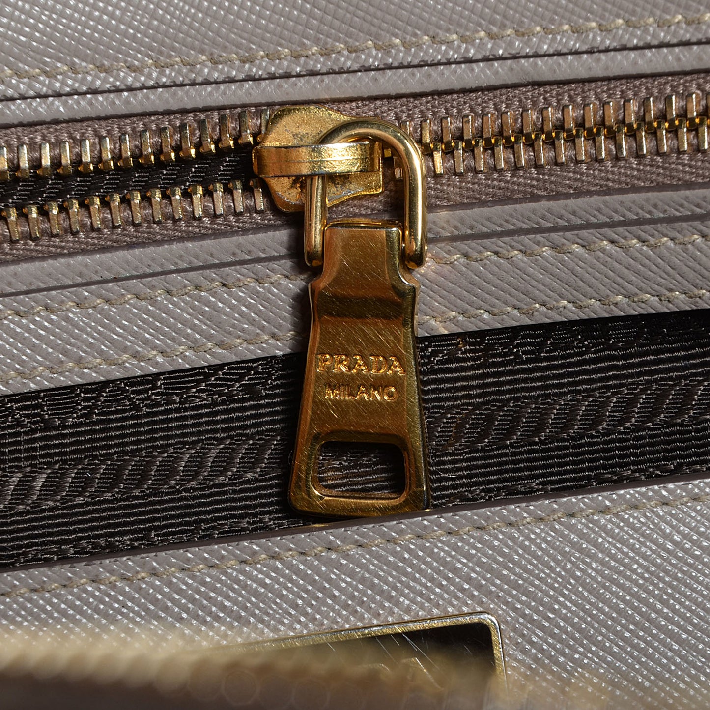 Saffiano Lux Large Double Zip Tote Argilla