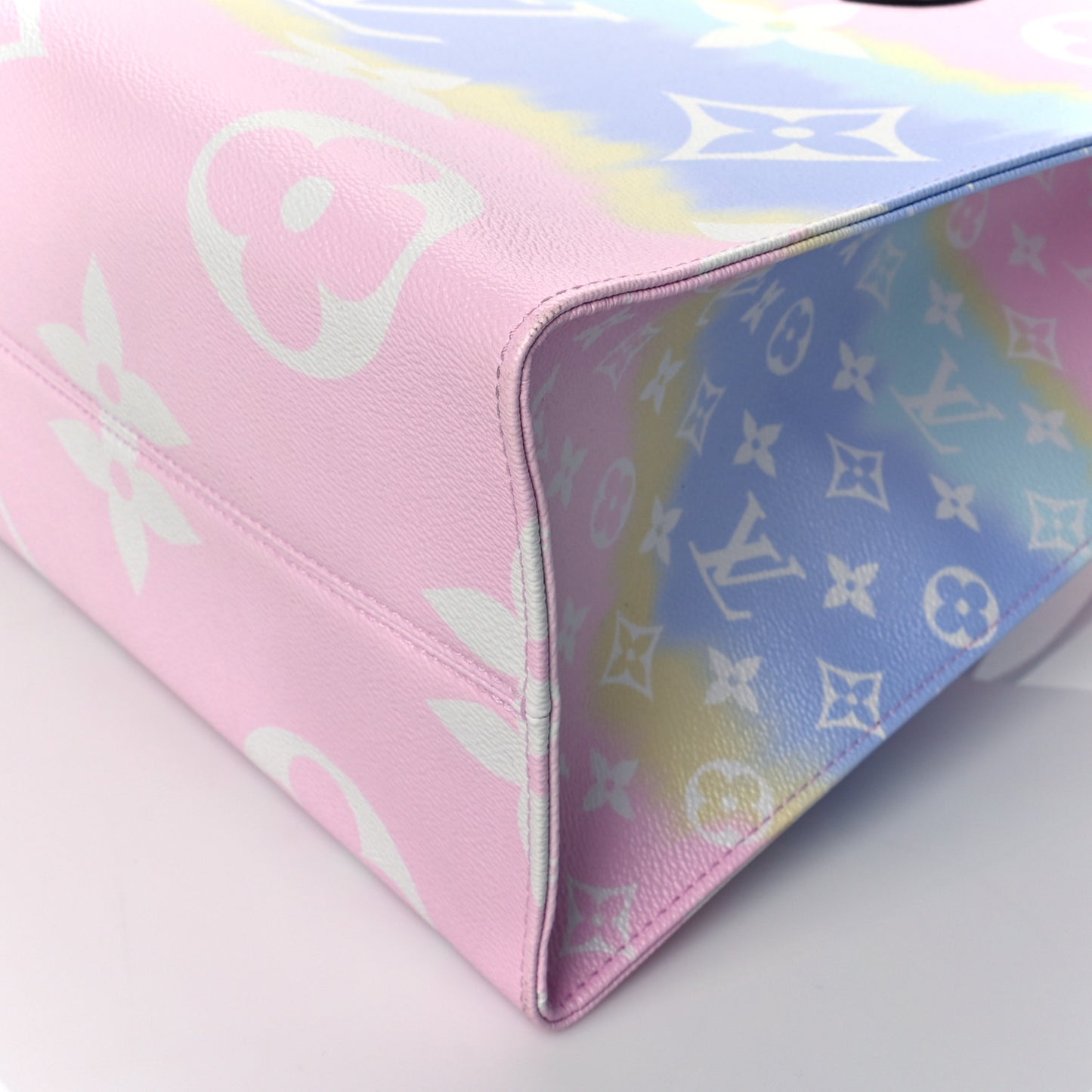 Monogram Escale Onthego GM Pastel