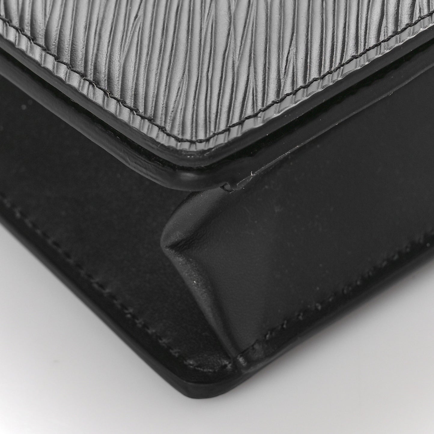 Epi Twist Belt Chain Wallet Black