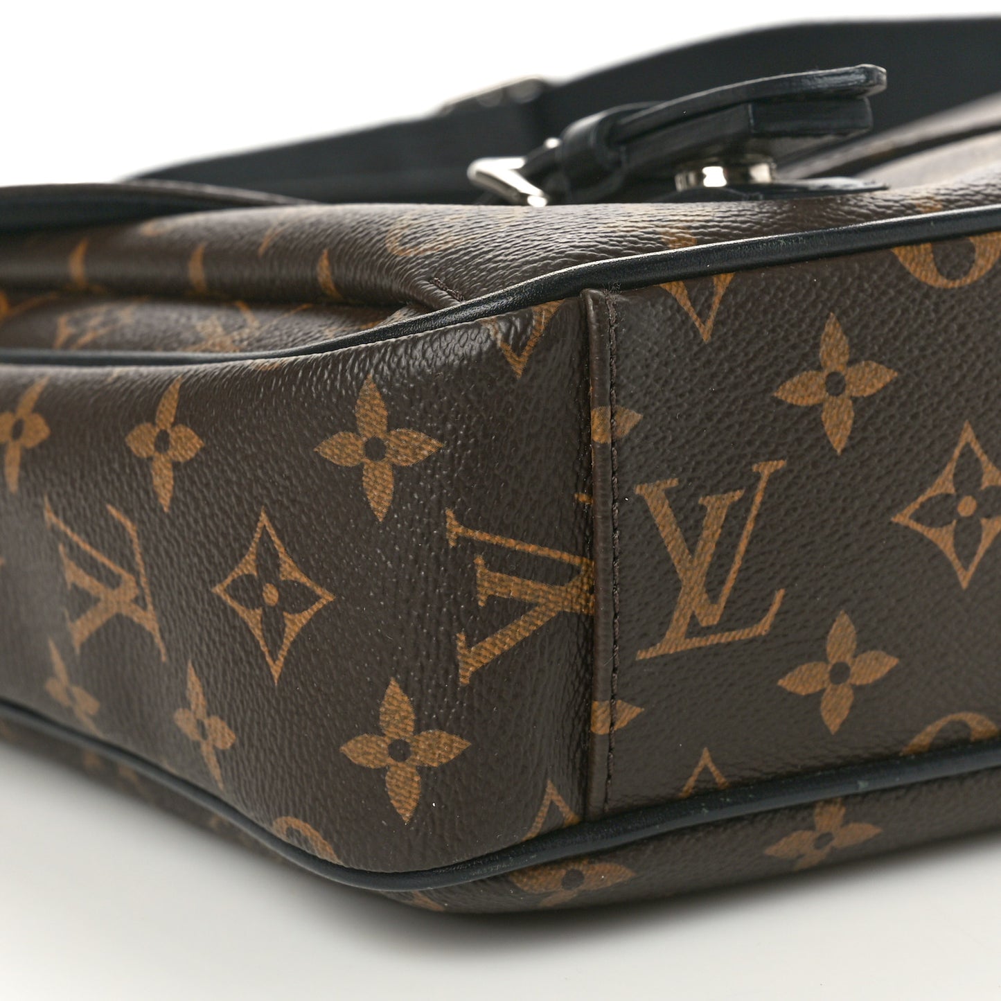 Monogram Macassar Christopher Messenger