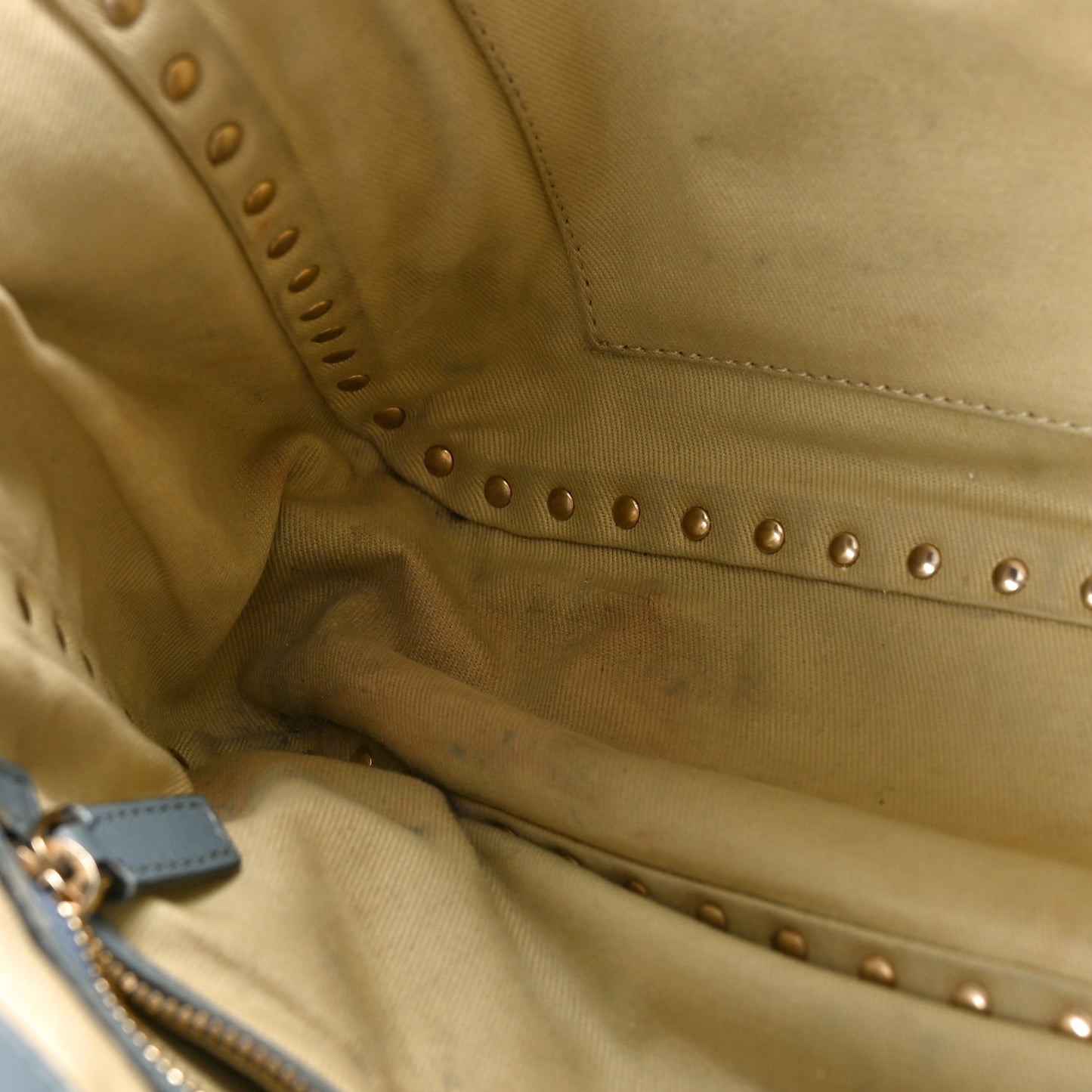 Vitello Rockstud Flap Shoulder Bag Light Stone