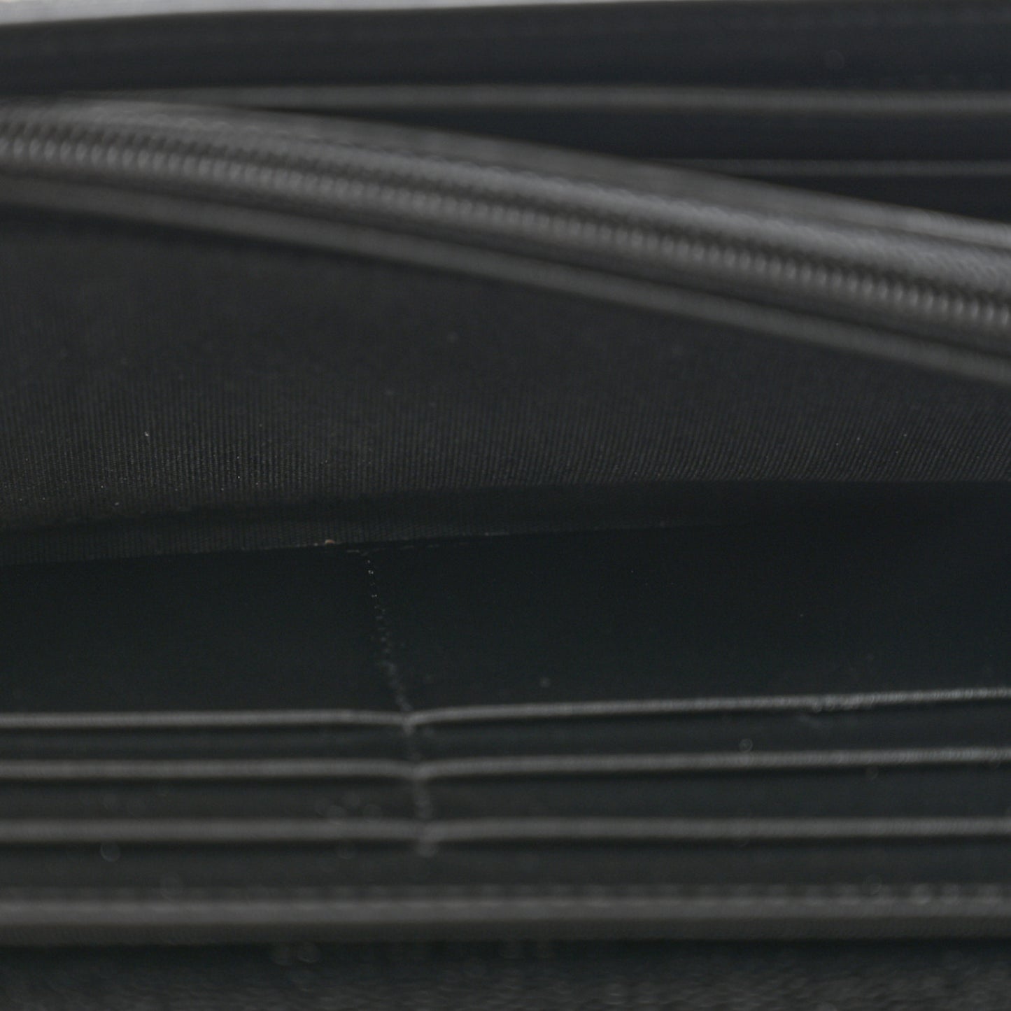 Caviar Quilted Large Boy Gusset Flap Wallet Black