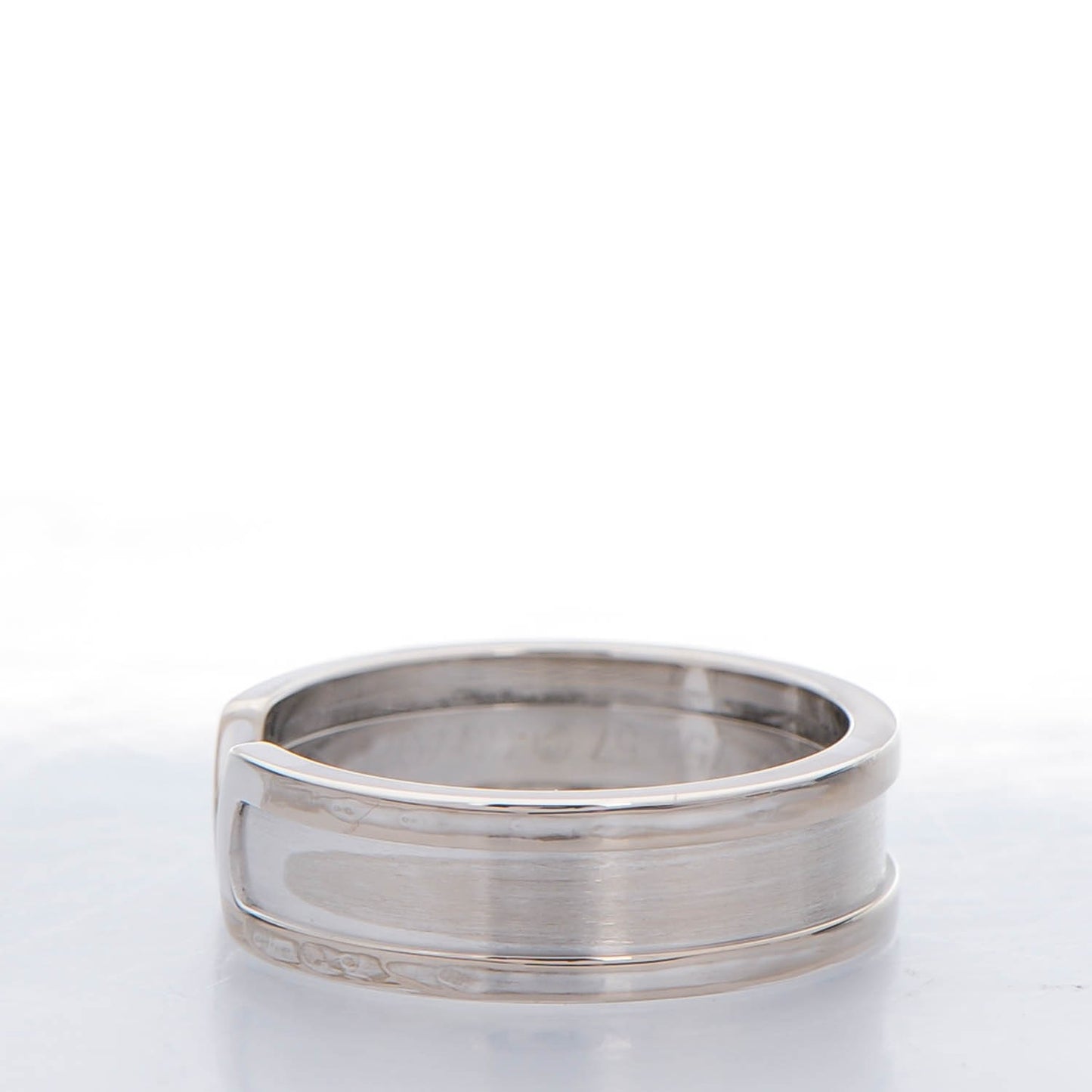 18K White Gold 7mm C De Ring 57 8