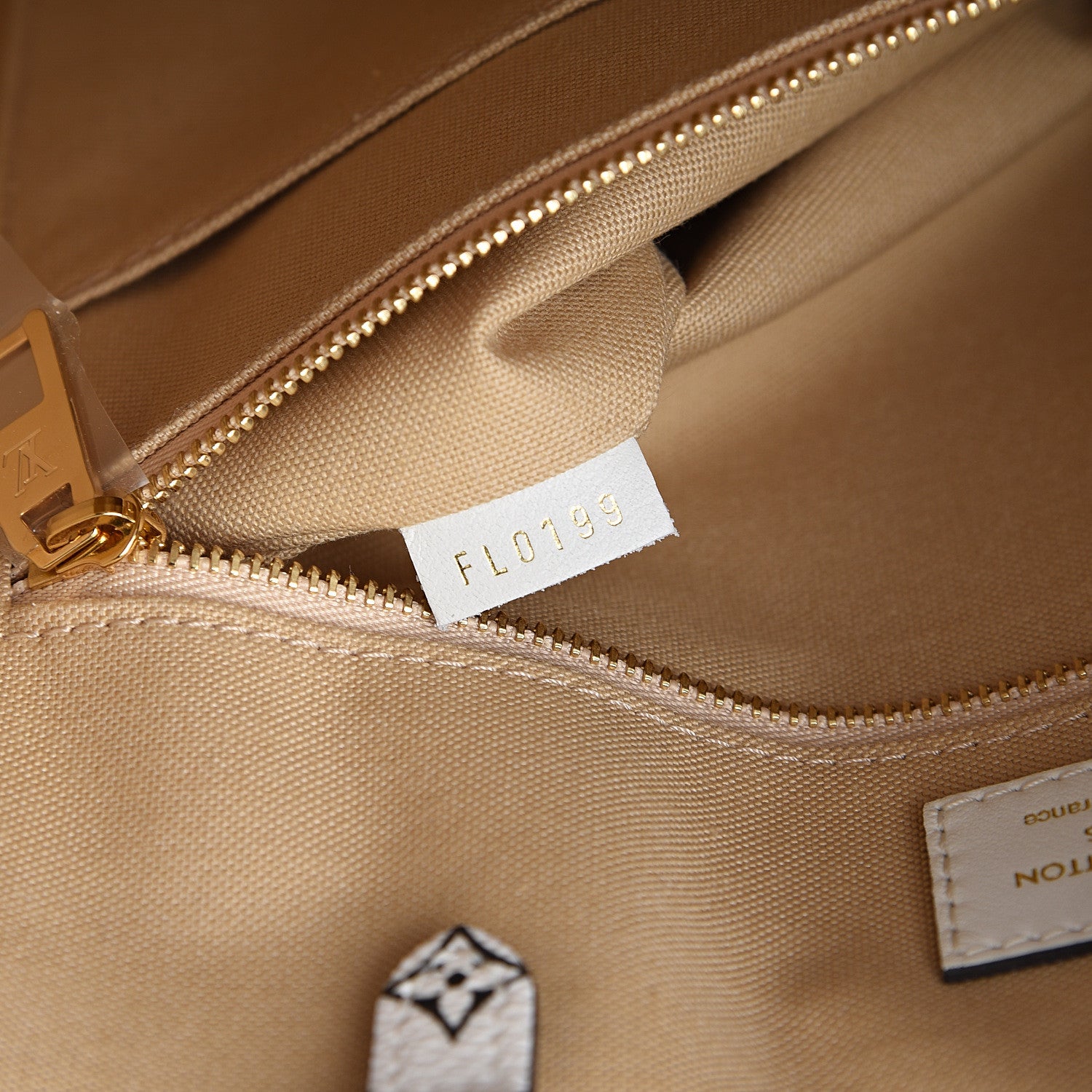 Louis Vuitton Monogram Giant Onthego GM Kaki Beige 6 of 9