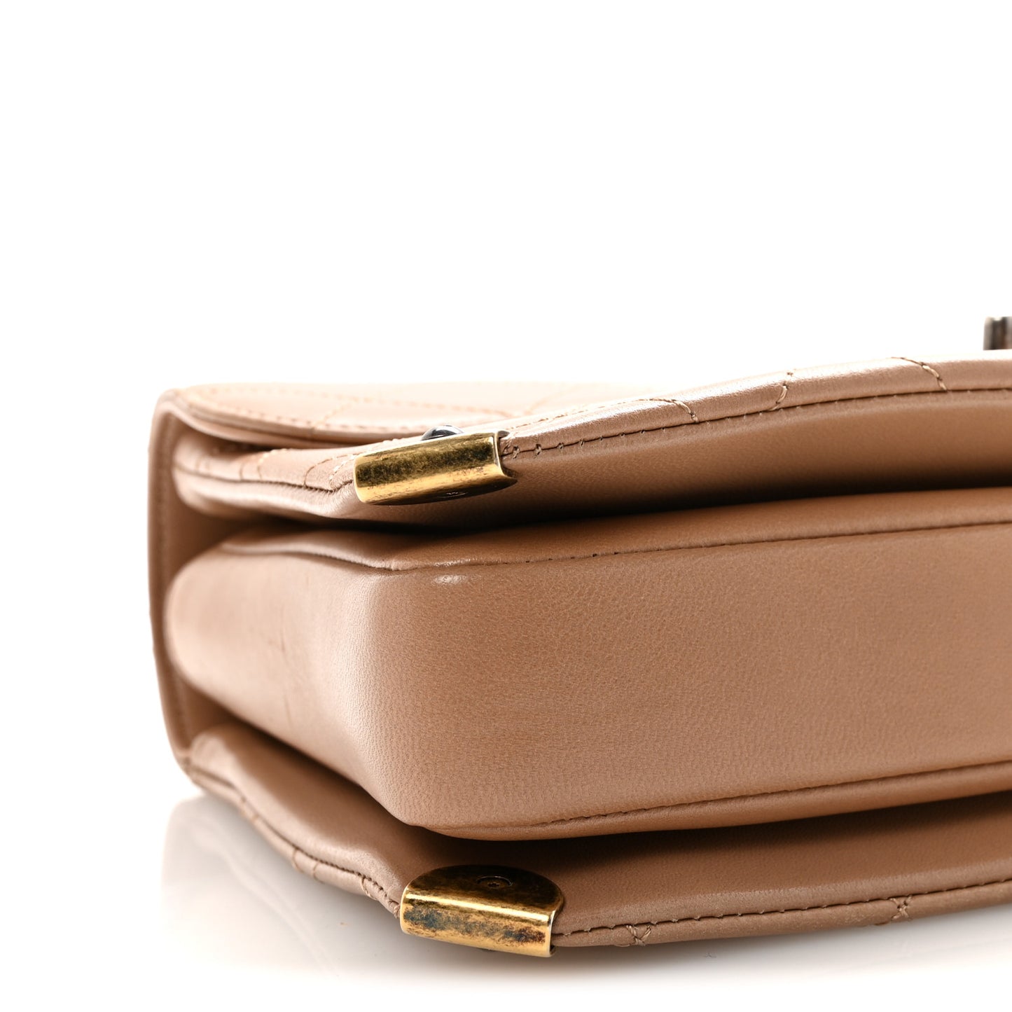 Shiny Lambskin Quilted Around The Corner Flap Beige