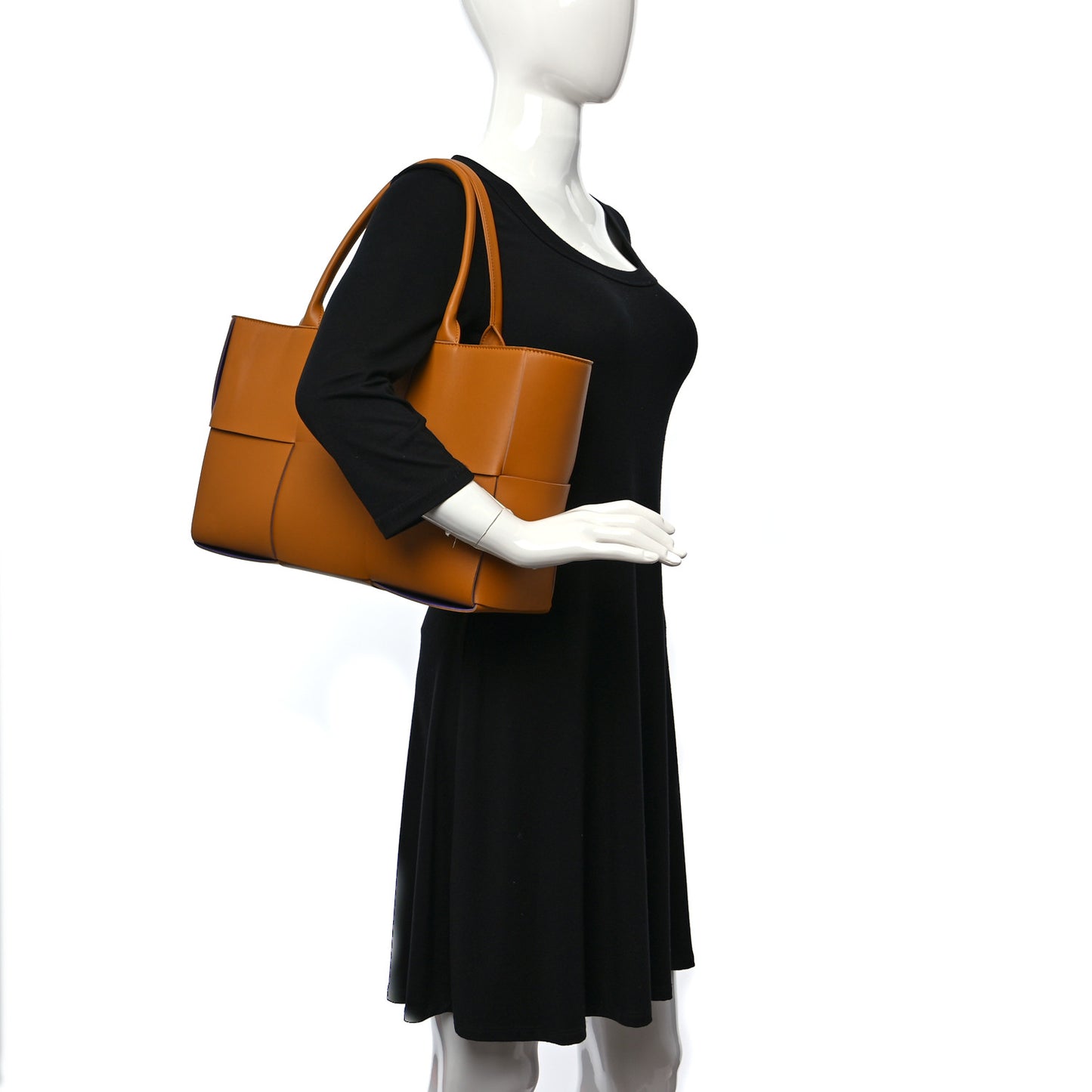 Nappa Maxi Intrecciato Medium Arco Tote Cob