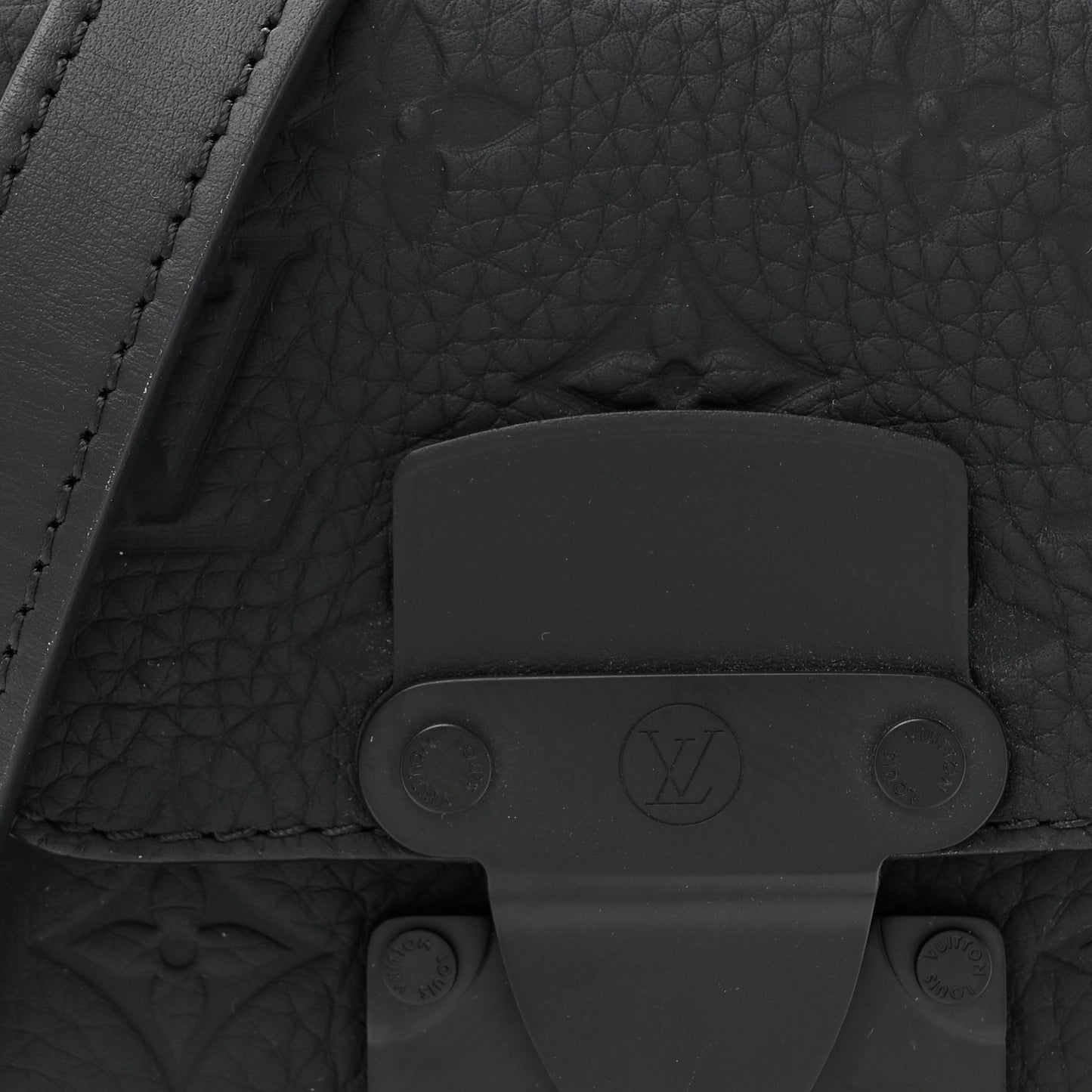 Taurillon Monogram S Lock Wearable Wallet Black