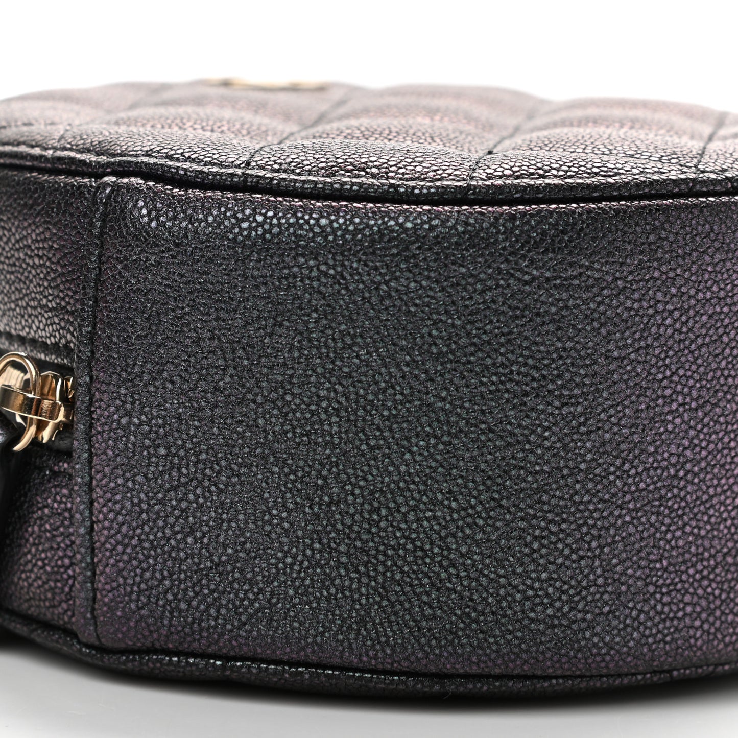 Iridescent Caviar Quilted Round Clutch With Chain Black