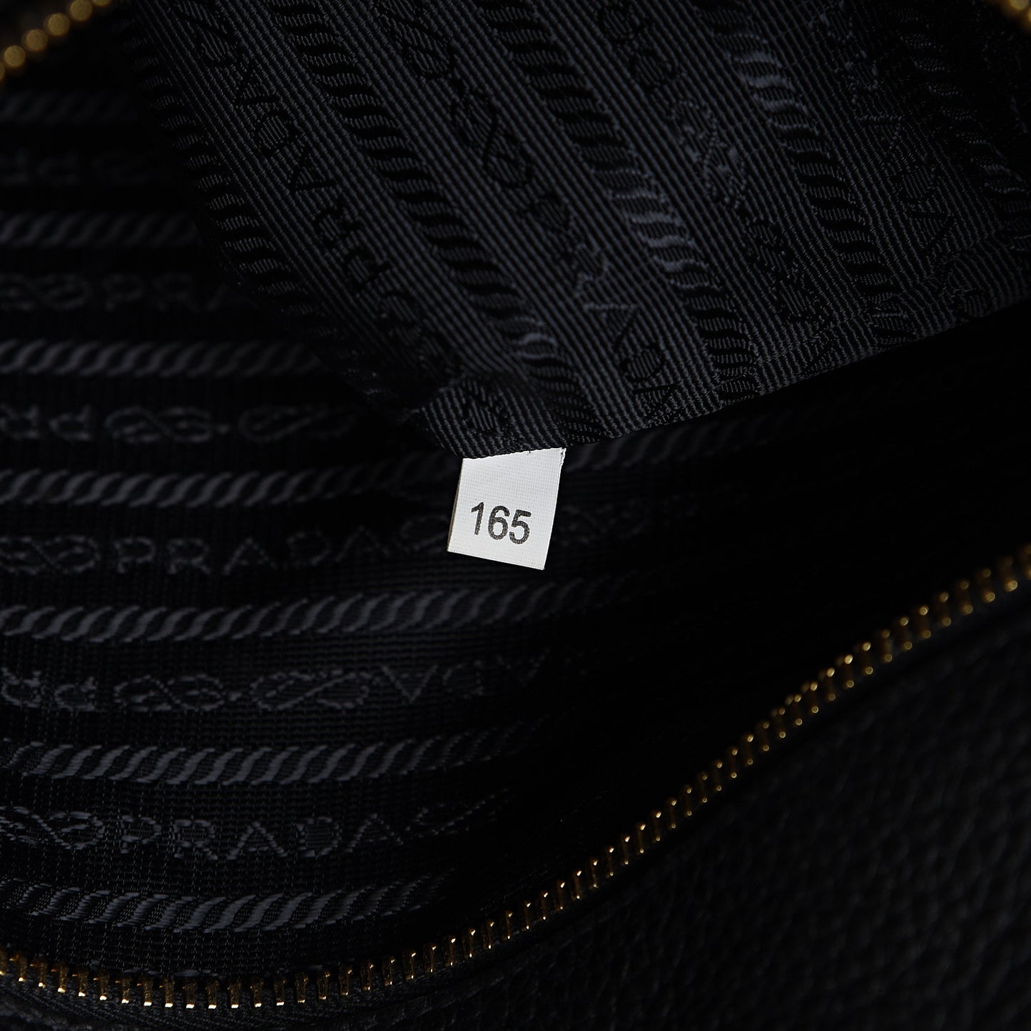 Vitello Daino Side Zip Tote Black