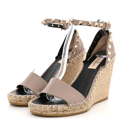 Valentino Garavani Grained Calfskin Rockstud Ankle Strap Espadrille 15/105mm Wedge Sandals 37 Poudre Natural 4 of 11