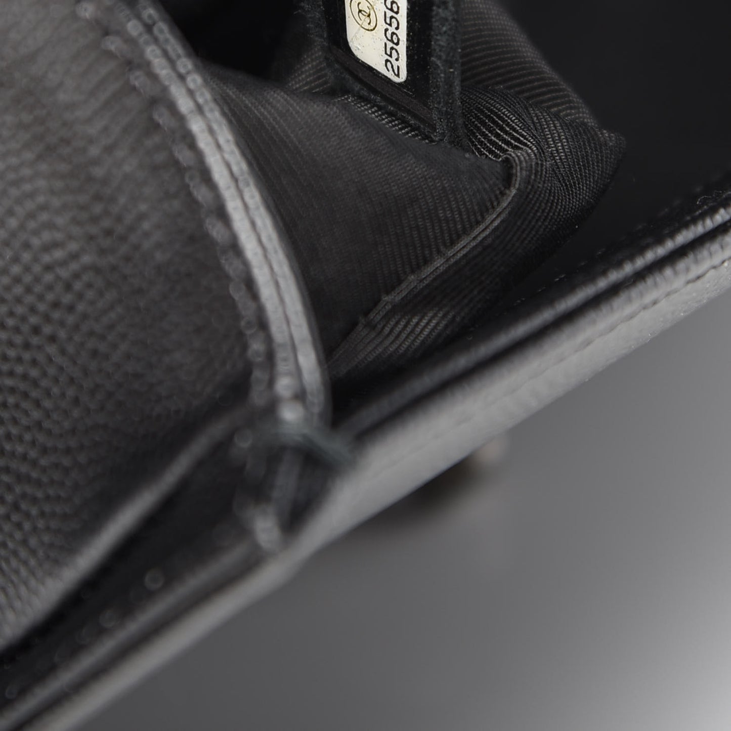 Caviar Quilted Medium Boy Flap Black
