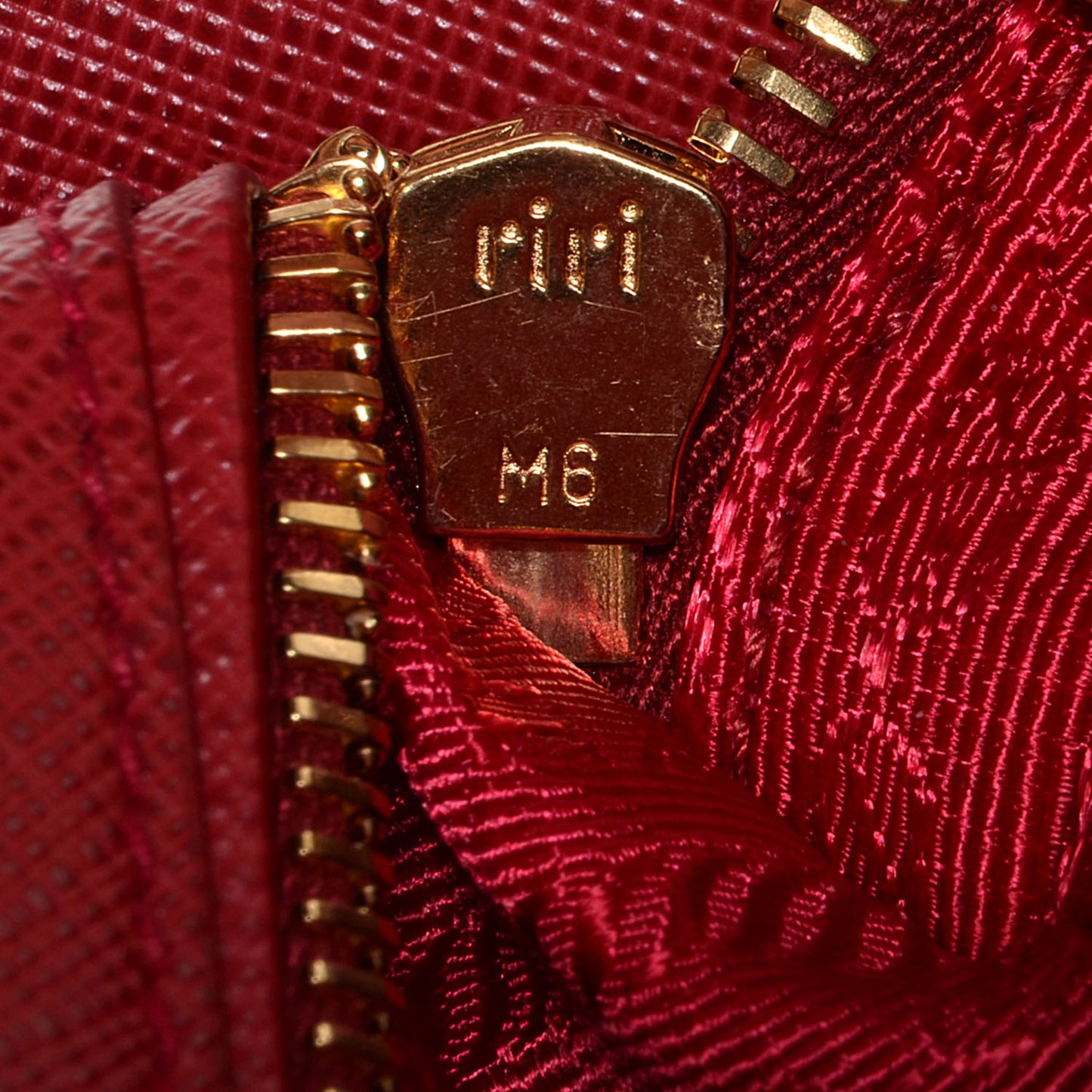 Saffiano Lux Medium Tote Fuoco
