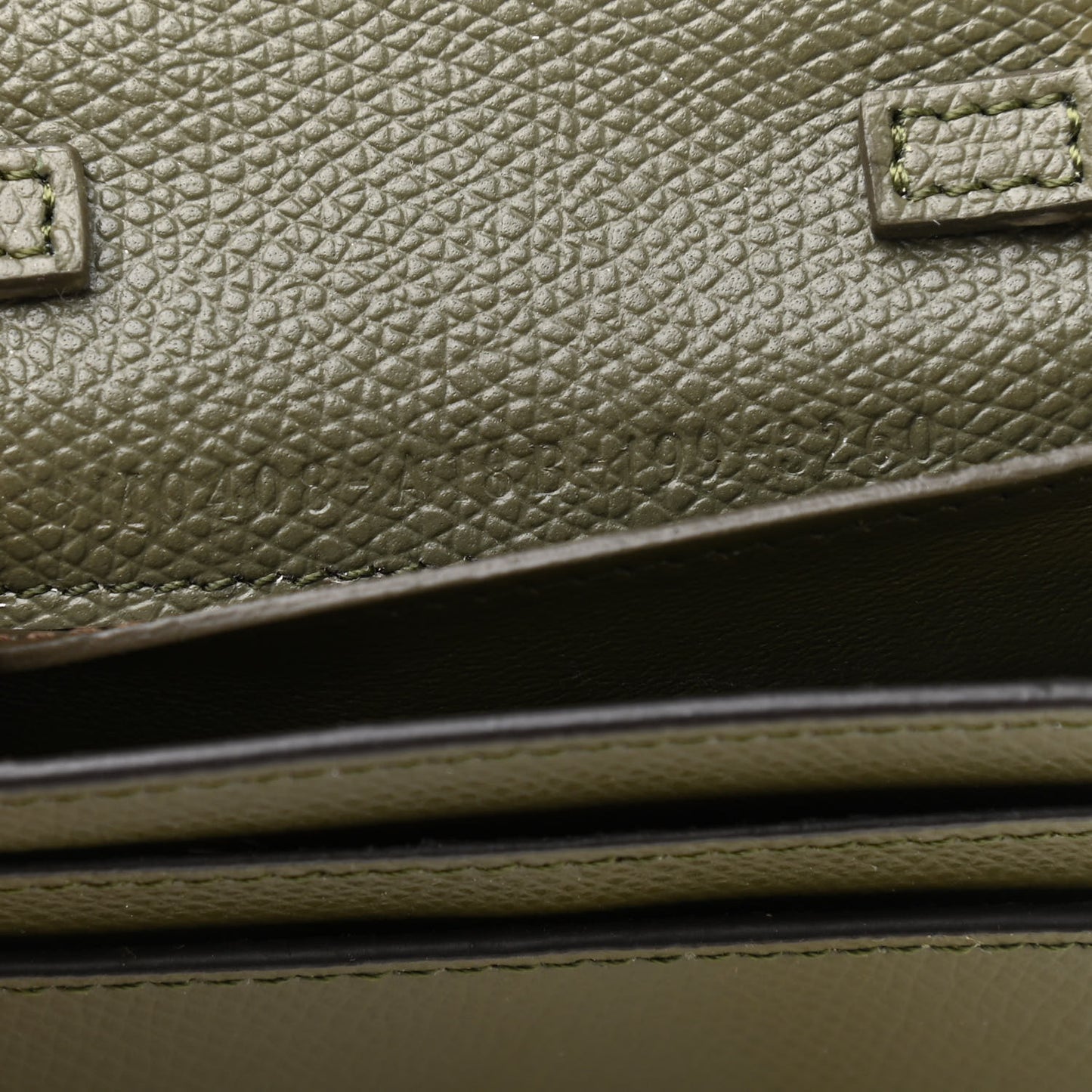 Vitello Cruise F is Fendi Geometric Flap Wallet on Chain Asparago