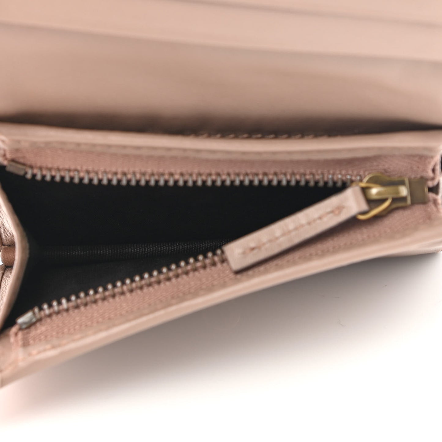 Calfskin Matelasse GG Marmont Card Case Wallet Porcelain Rose