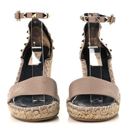 Valentino Garavani Grained Calfskin Rockstud Ankle Strap Espadrille 15/105mm Wedge Sandals 35 Poudre Natural 3 of 9