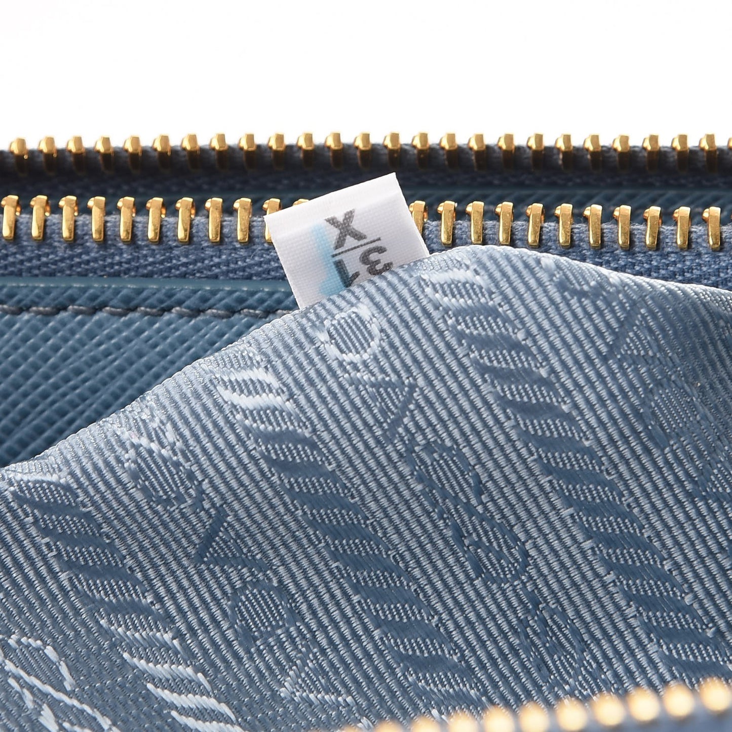 Saffiano Medium Galleria Double Zip Tote Aviazione