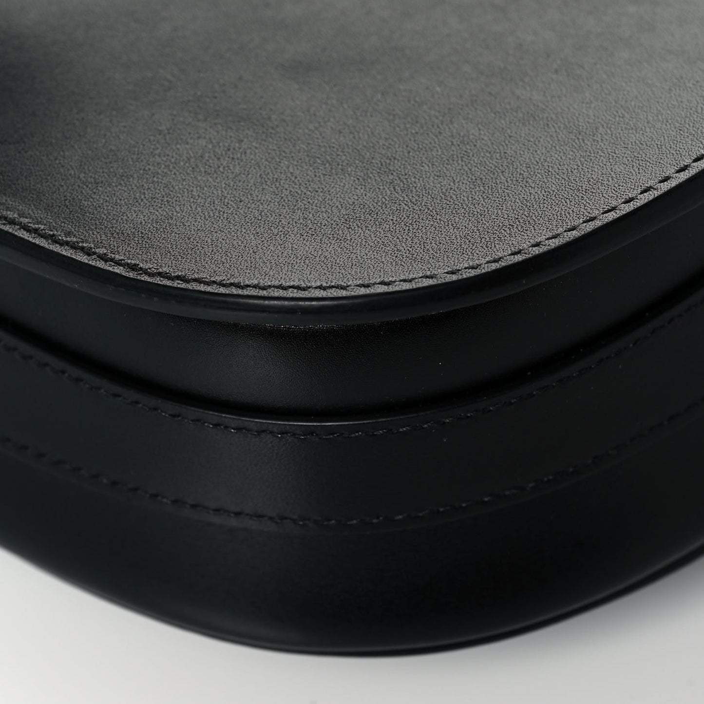 Box Calfskin Medium Bobby Flap Black