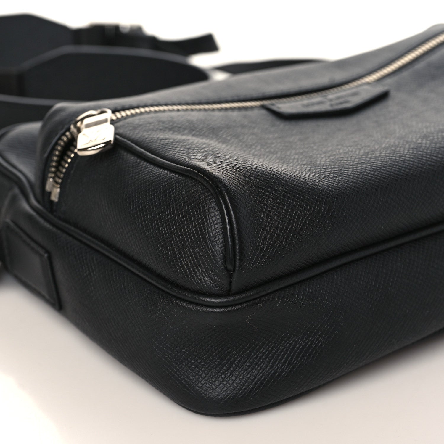 Louis Vuitton Taiga Outdoor Messenger PM Black 7 of 8
