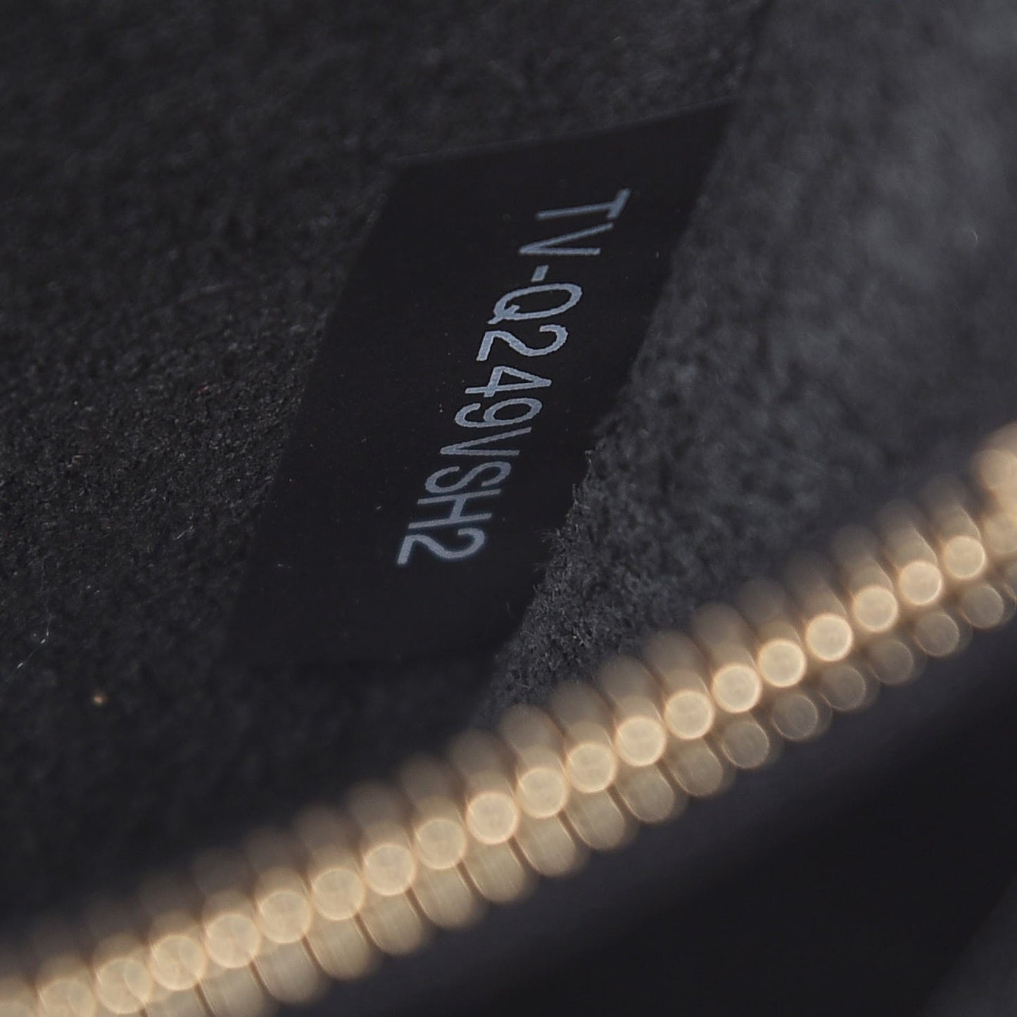Pebbled Calfskin Rockstud Wallet on Chain Black