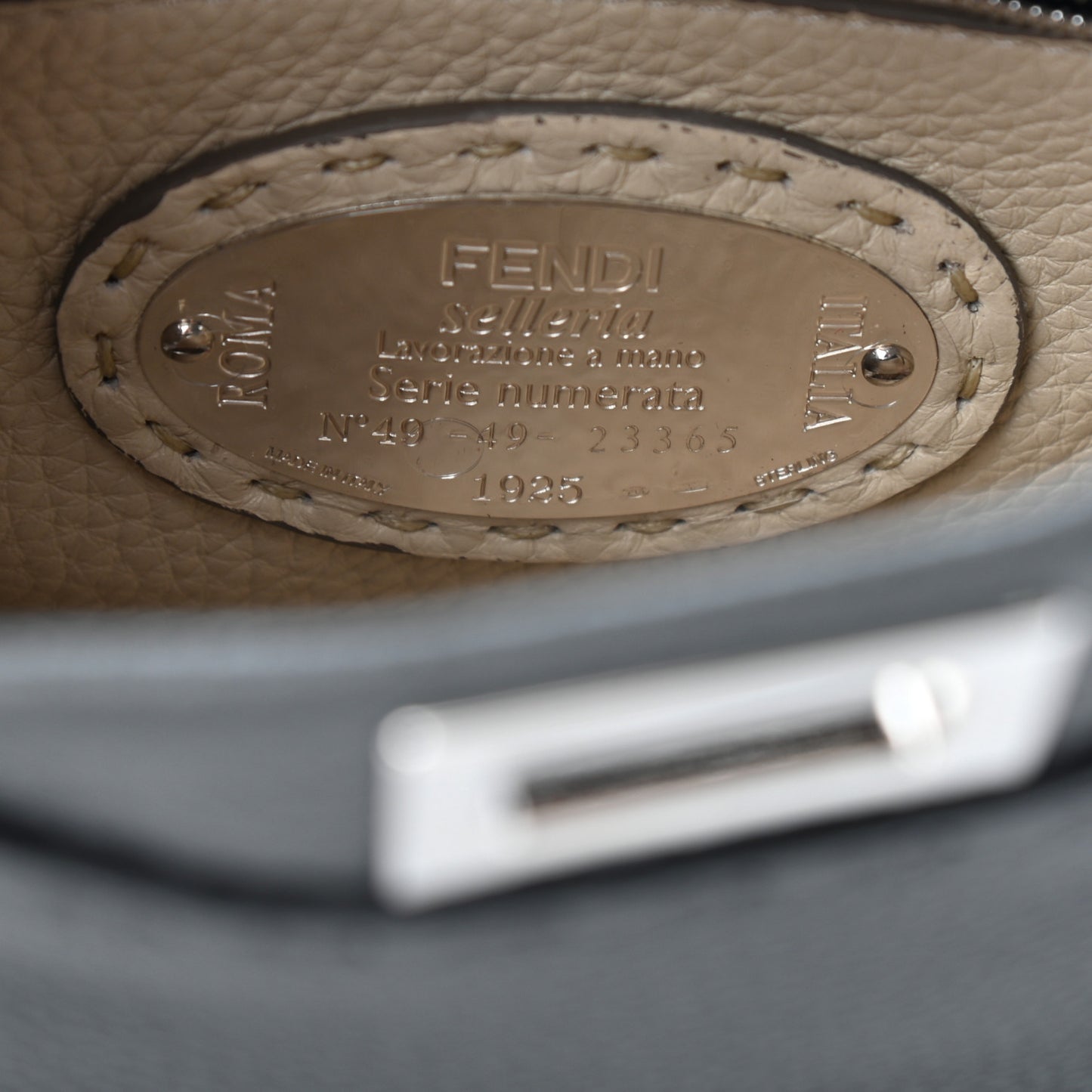 Cuoio Romano Selleria Bi-Color Mini Peekaboo Iconic Satchel Asfalto Latte