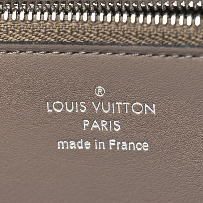 Louis Vuitton Veau Cachemire Comete Wallet Black 6 of 8