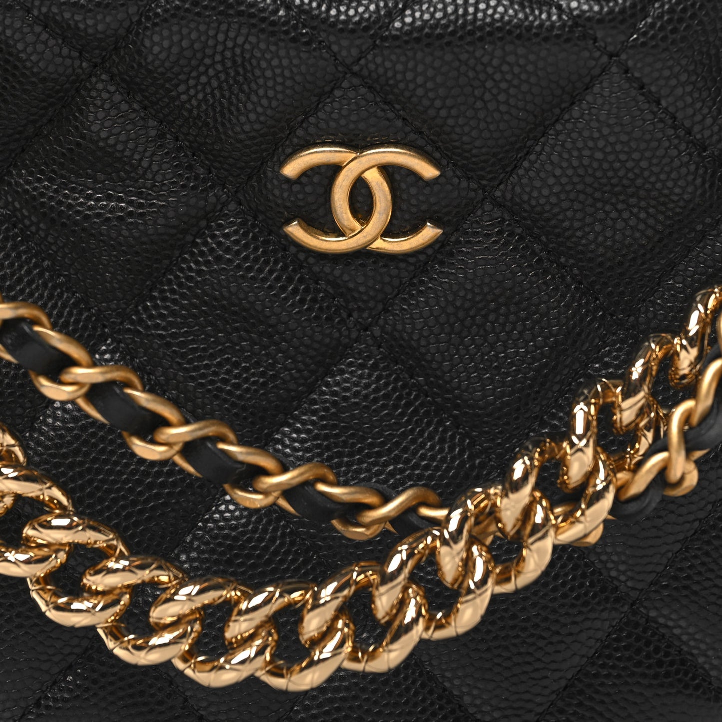 Shiny Caviar Quilted Bow Pouch Hobo Black