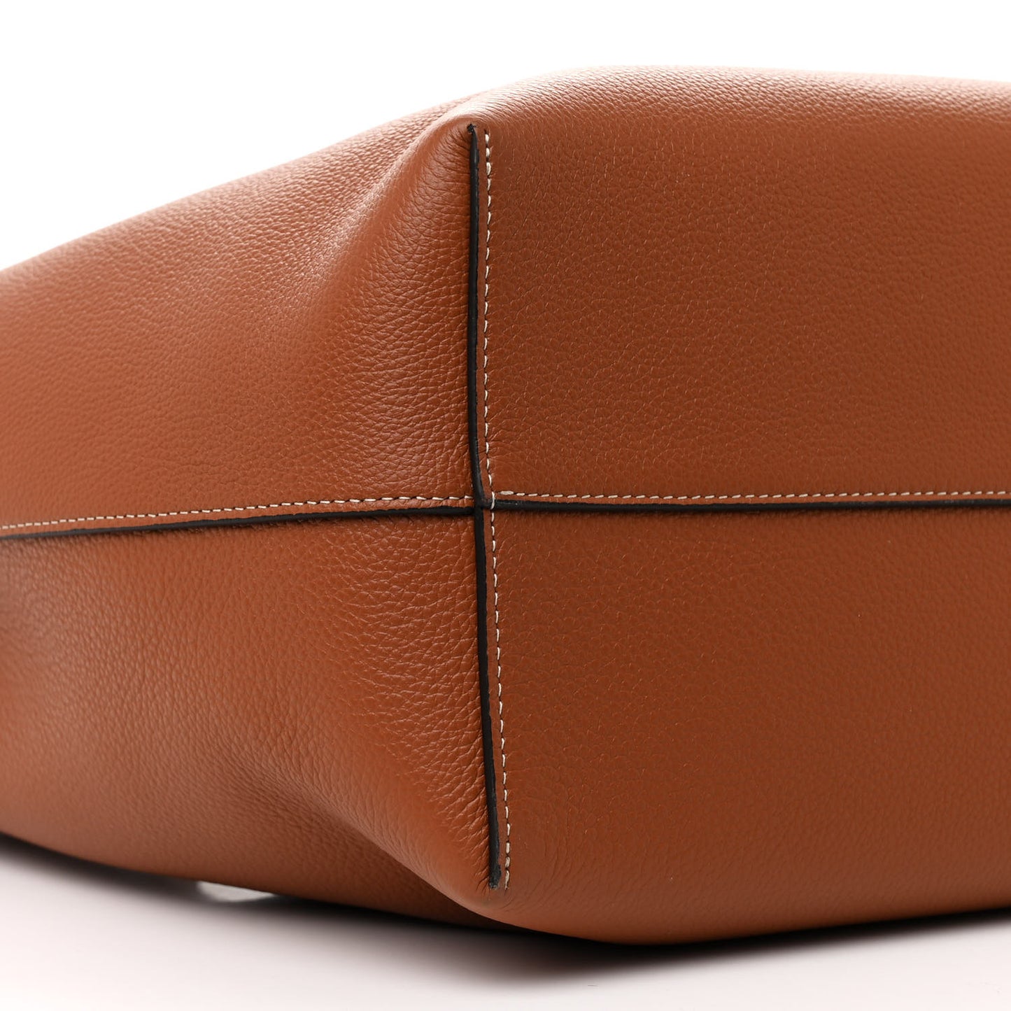 Grained Calfskin Triomphe Medium Cabas Anais Tan