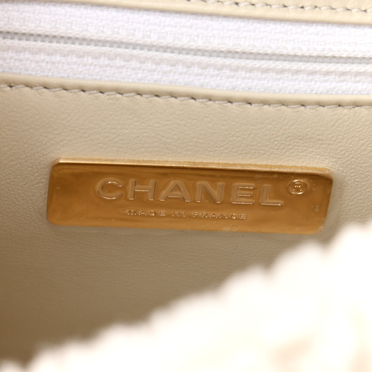Crumpled Calfskin Shearling Sheepskin Medium Chanel 19 Flap White