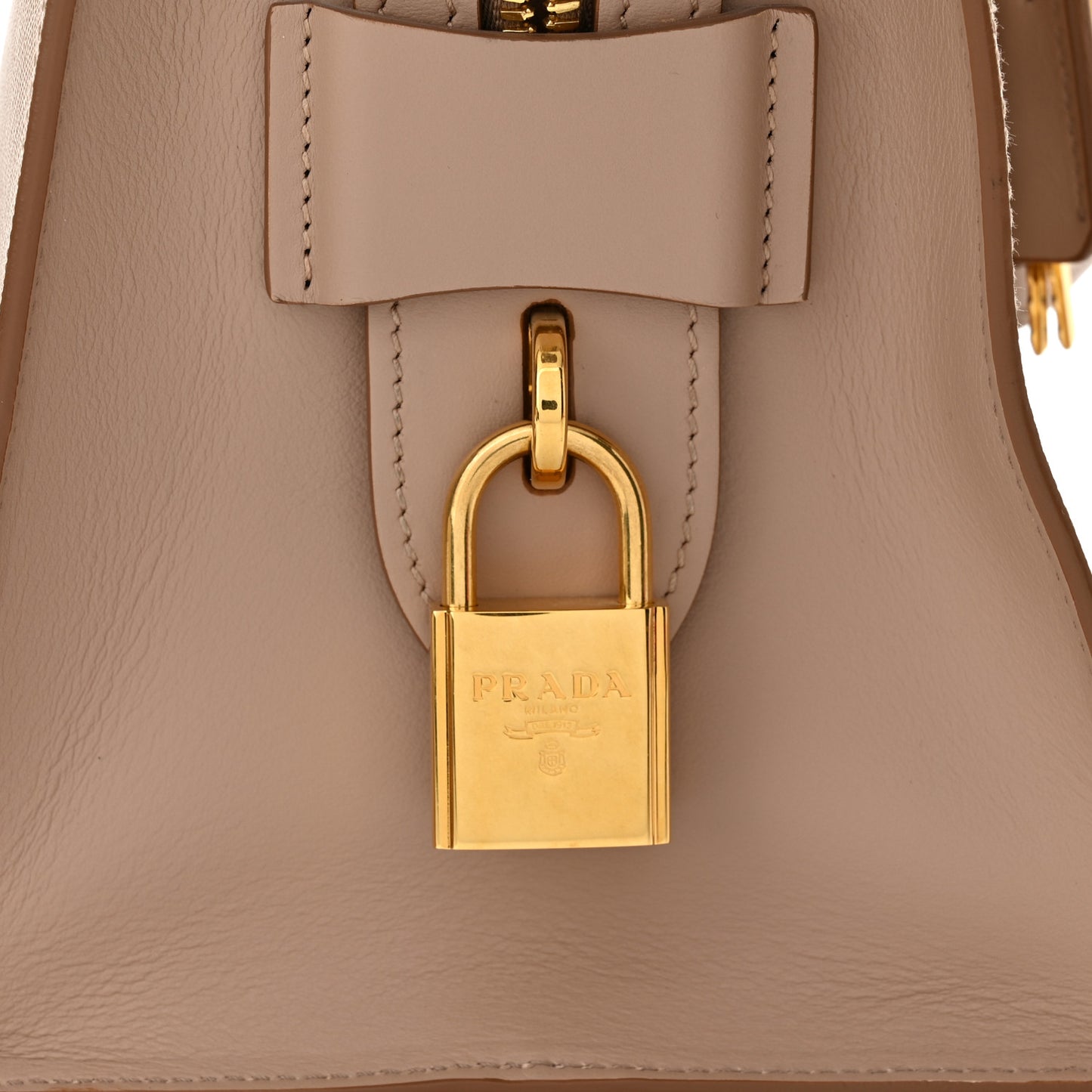 Saffiano City Calfskin Medium Esplanade Cammeo