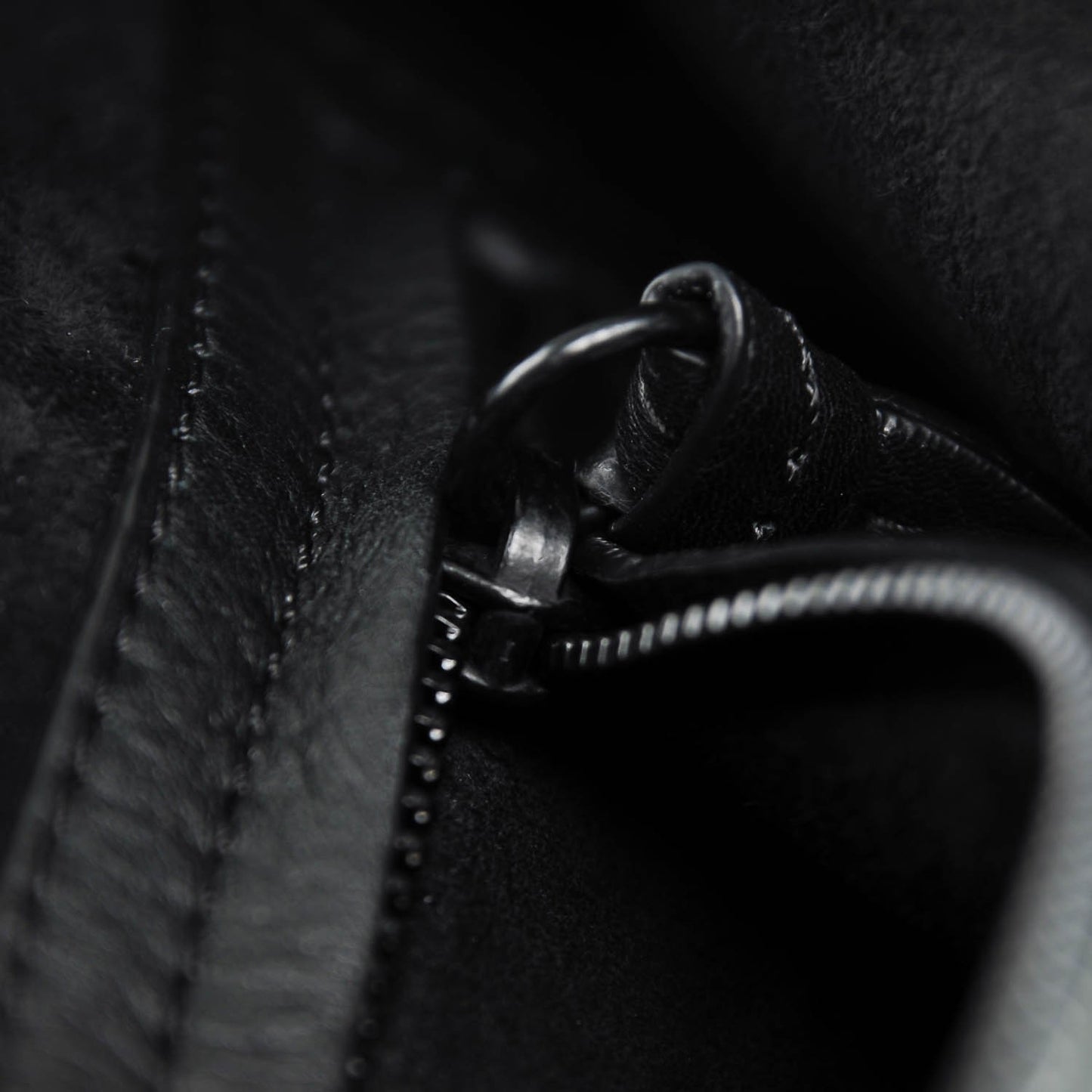 Supple Calfskin Medium Phantom Luggage Black