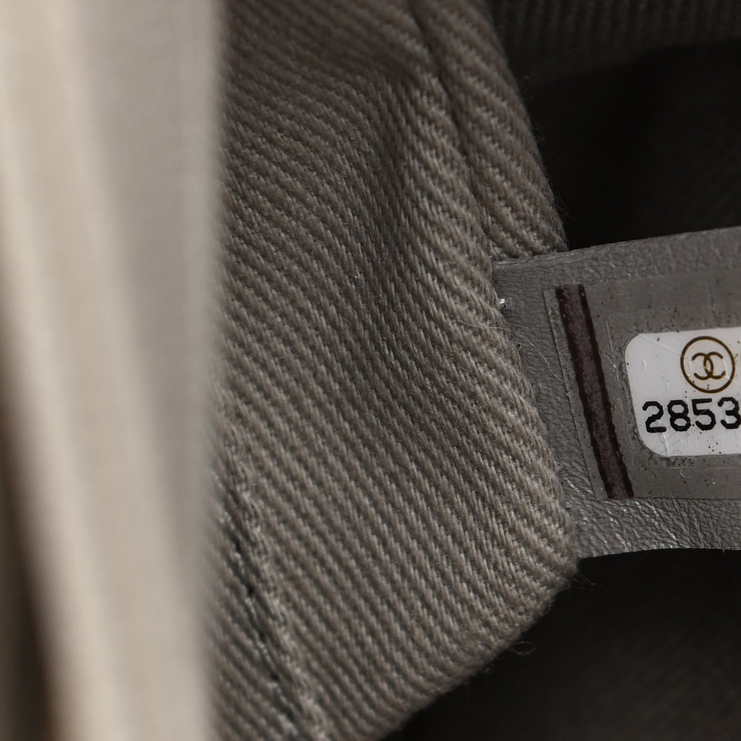 Caviar Quilted Medium Business Affinity Flap Grey