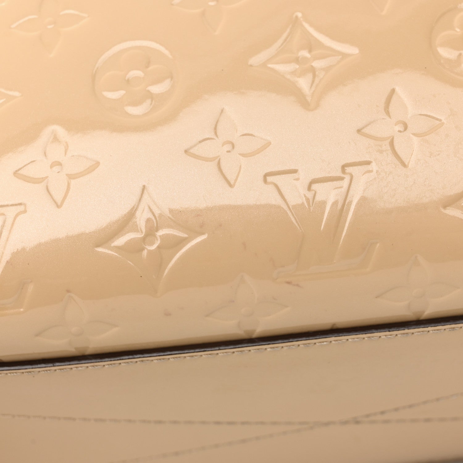 Louis Vuitton Vernis Montaigne MM Dune 18 of 28