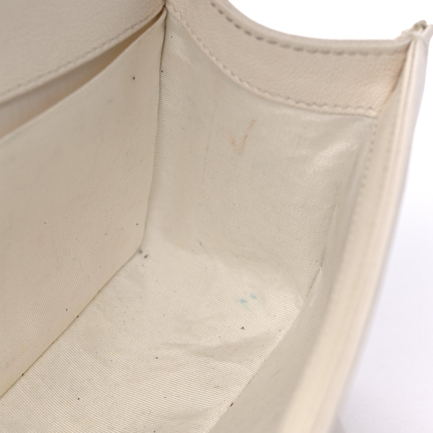 Caviar Quilted Medium Boy Flap White